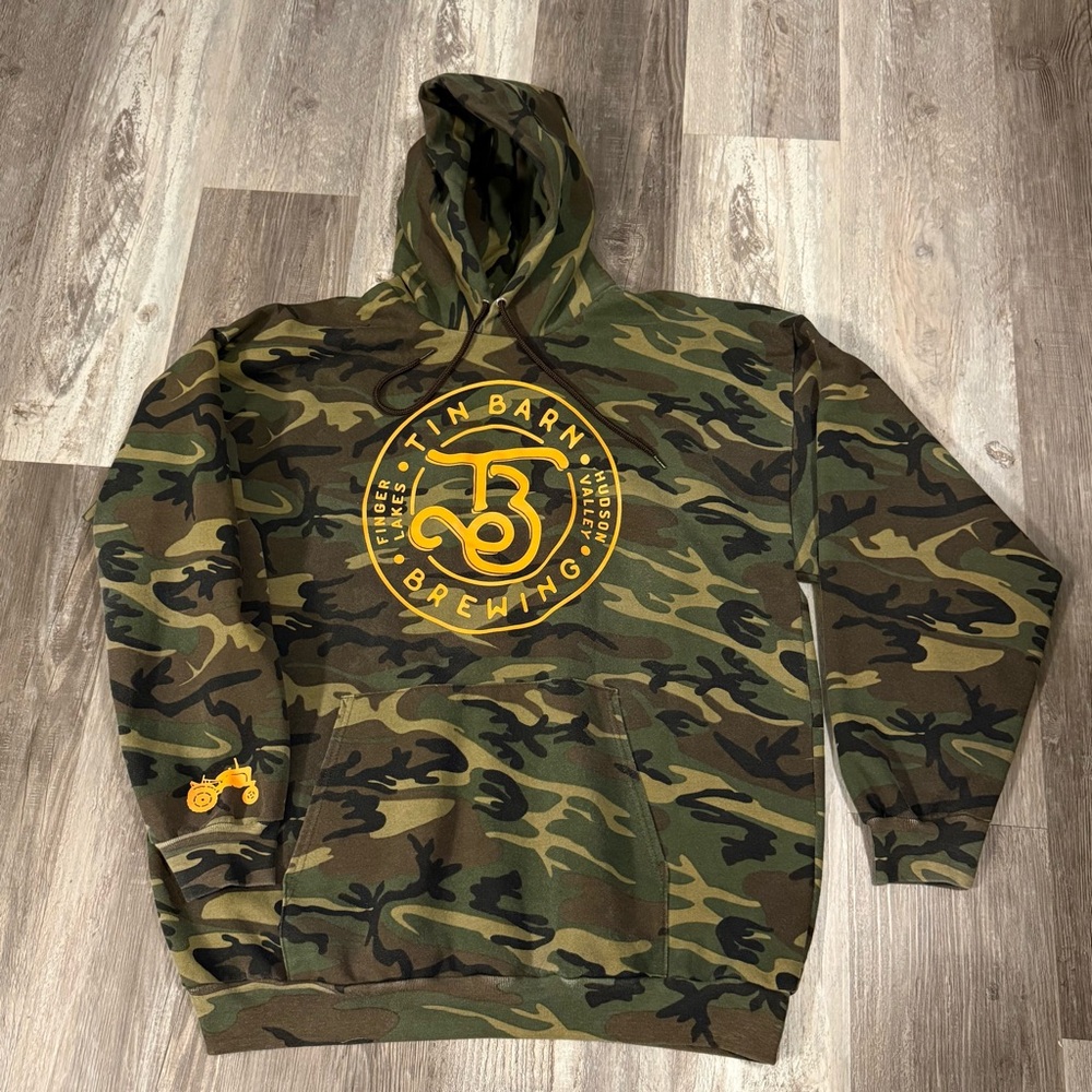 Tin Barn Brewing Hudson Valley, NY Camouflage Fleece Graphic Hoodie Men’s XXL